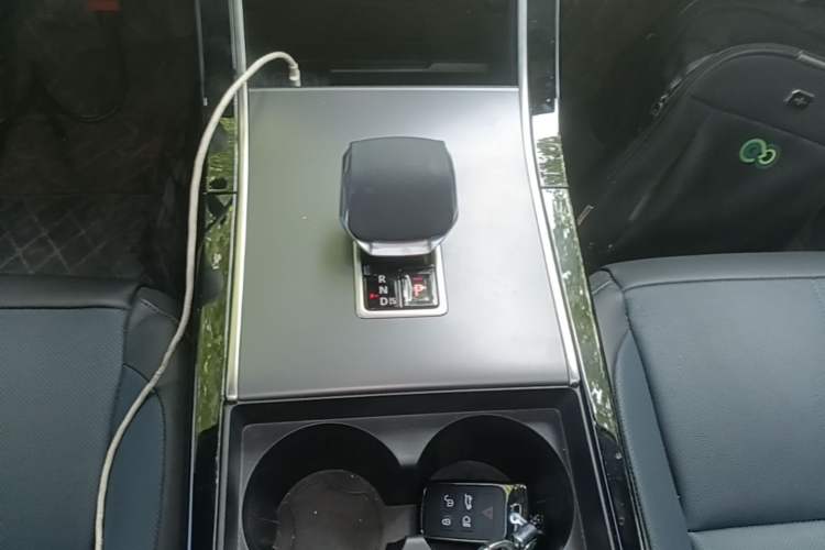 Used Land Rover Range Velar 2026 250 PS S Gear Lever