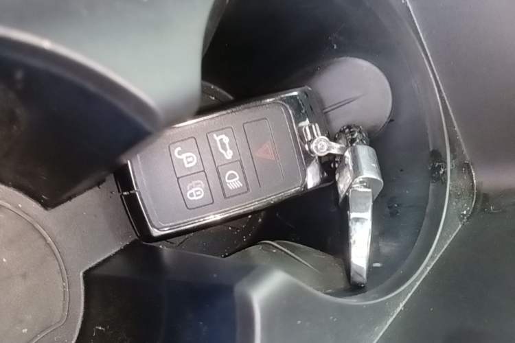 Used Land Rover Range Velar 2026 250 PS S Interior 1