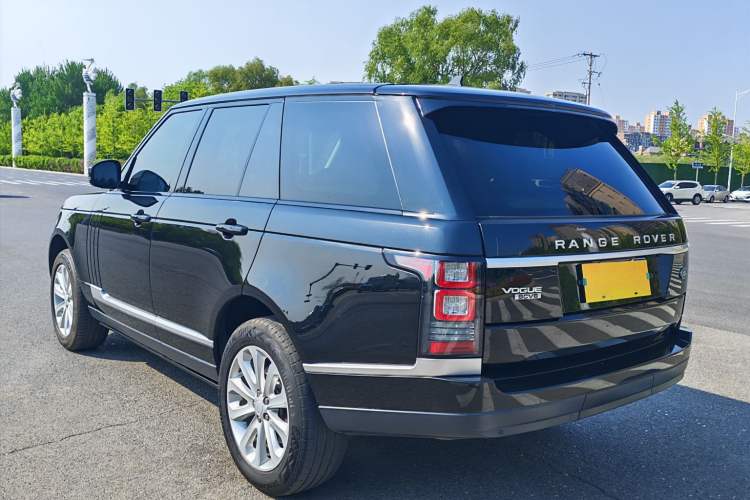 Used Land Rover Range Vogue  Exterior 2