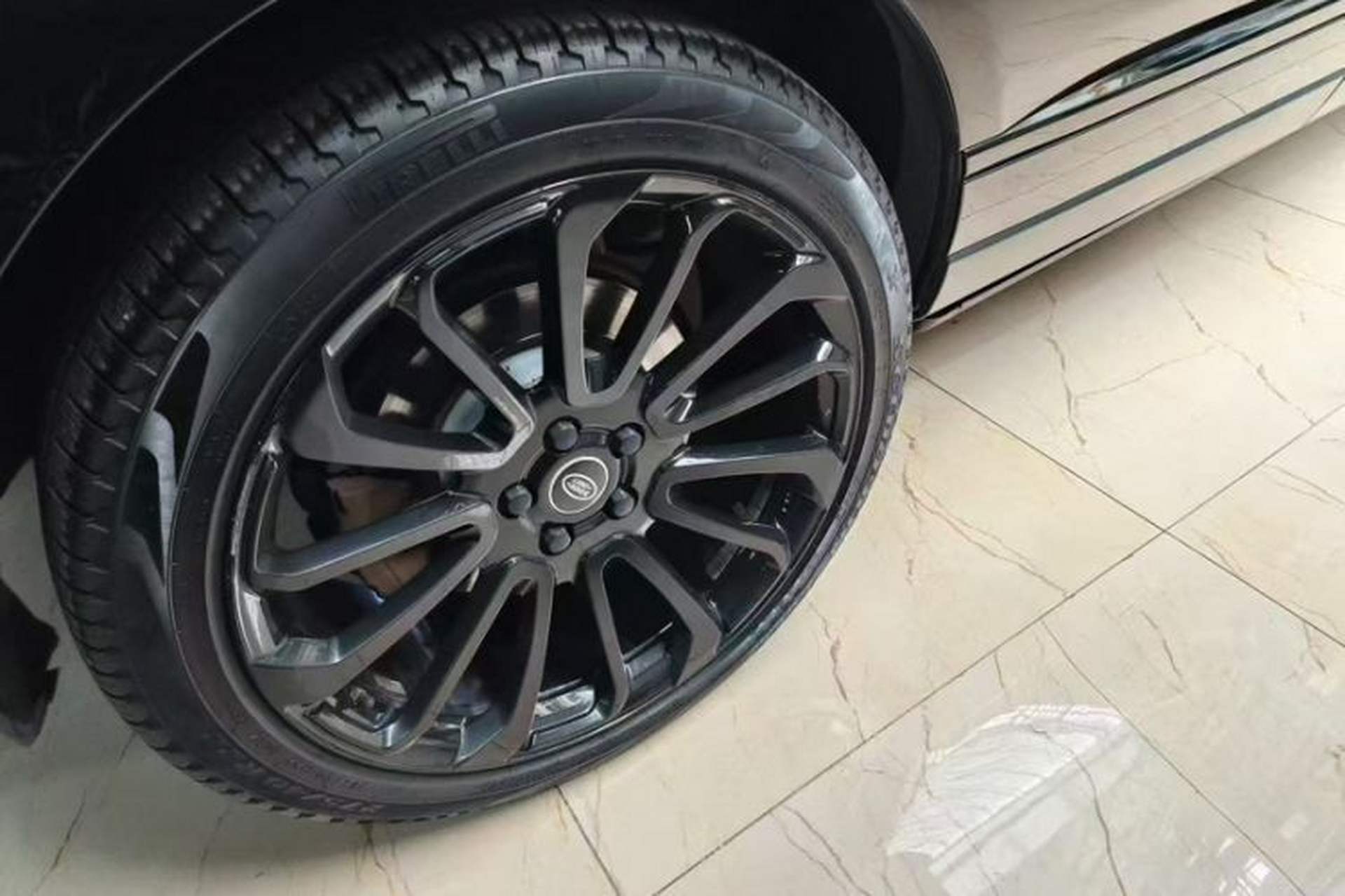 Used Land Rover Range Vogue  Exterior 5