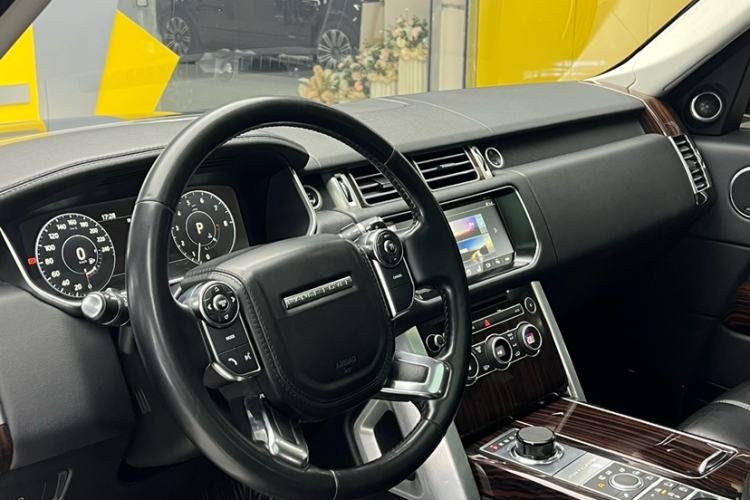 Used Land Rover Range Vogue  Interior 3