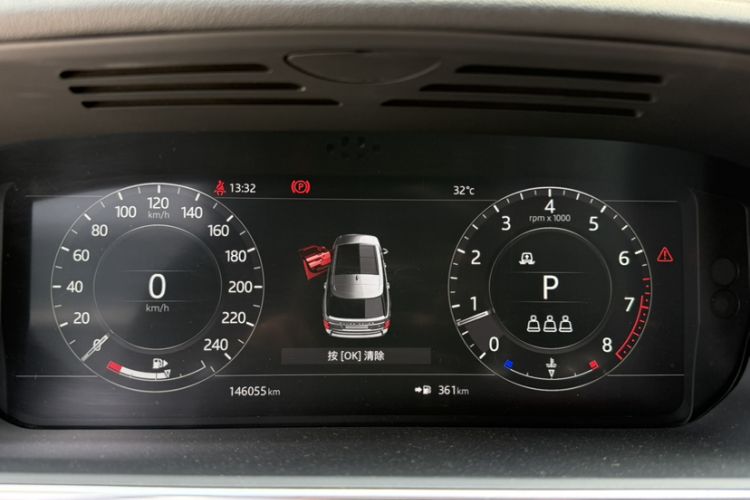 Used Land Rover Range Vogue  Odometer Close Up