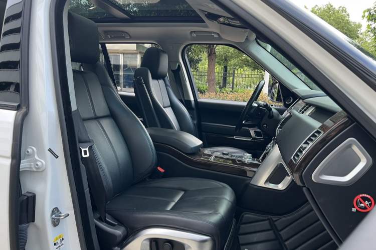 Used Land Rover Range Vogue  Interior 11