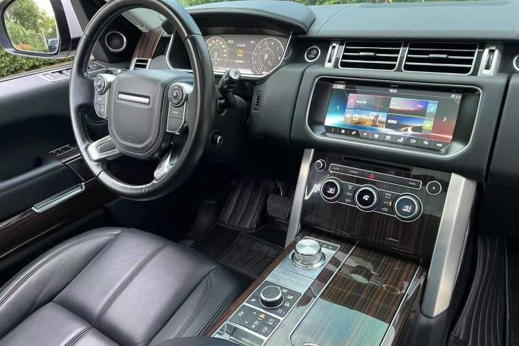 Used Land Rover Range Vogue  Interior 12