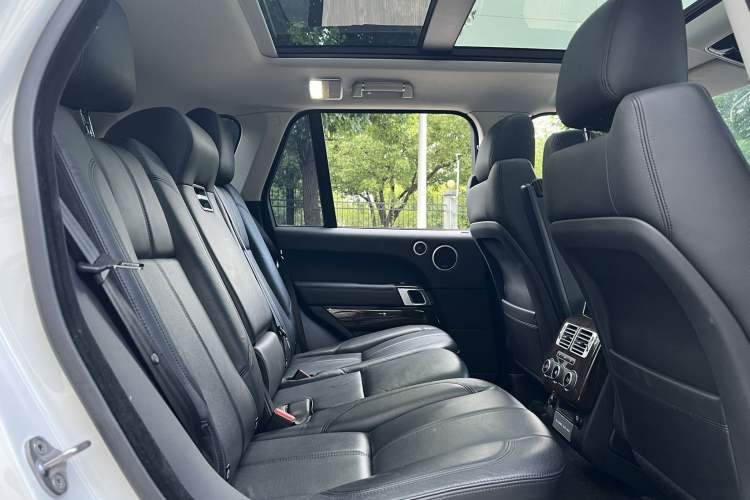Used Land Rover Range Vogue  Interior 13