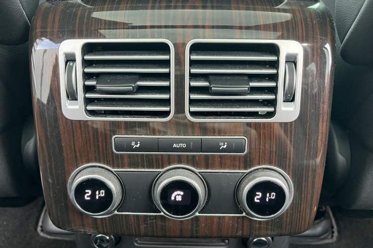 Used Land Rover Range Vogue  Interior 4