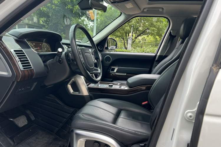 Used Land Rover Range Vogue  Interior 6