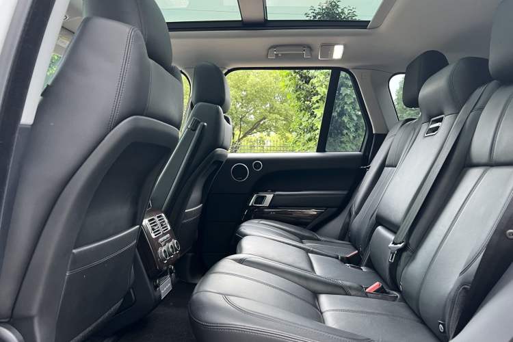 Used Land Rover Range Vogue  Interior 7