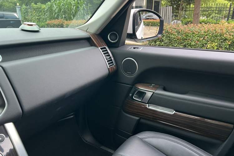 Used Land Rover Range Vogue  Interior 9