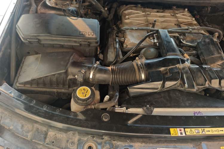 Used Land Rover Range Vogue 2011 5.0 V8 5-Seater Parallel Import Engine Bay Right