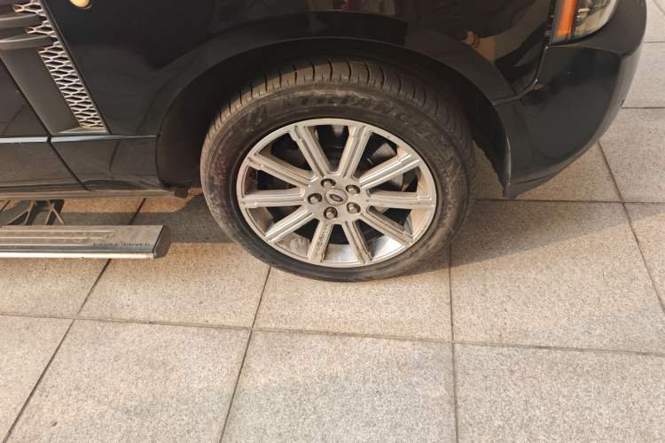 Used Land Rover Range Vogue 2011 5.0 V8 5-Seater Parallel Import Right Front Wheel Hub