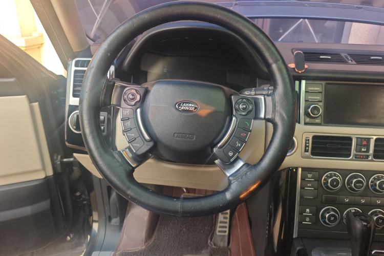 Used Land Rover Range Vogue 2011 5.0 V8 5-Seater Parallel Import Steering Wheel