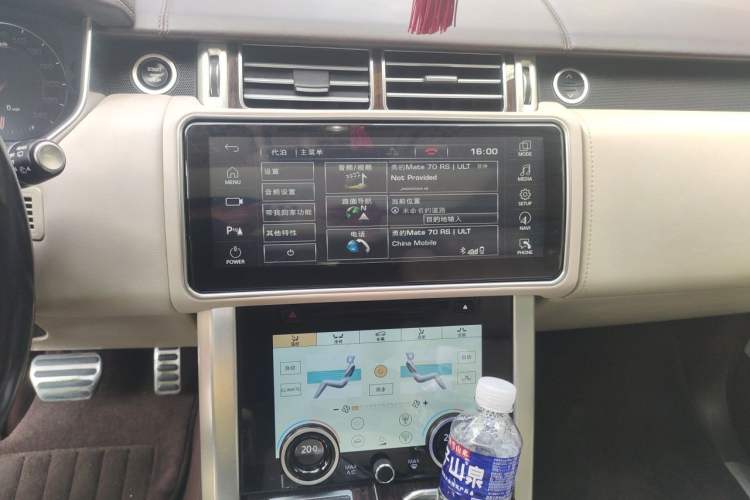 Used Land Rover Range Vogue 2013 5.0 V8 4-Seater U.S. Specification Audio And AC Panel