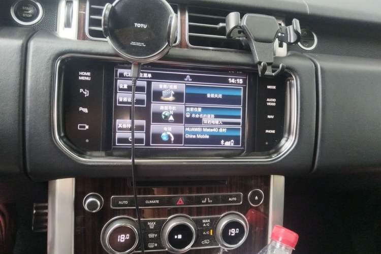 Used Land Rover Range Vogue 2013 5.0 V8 SC Vogue SE Audio And AC Panel