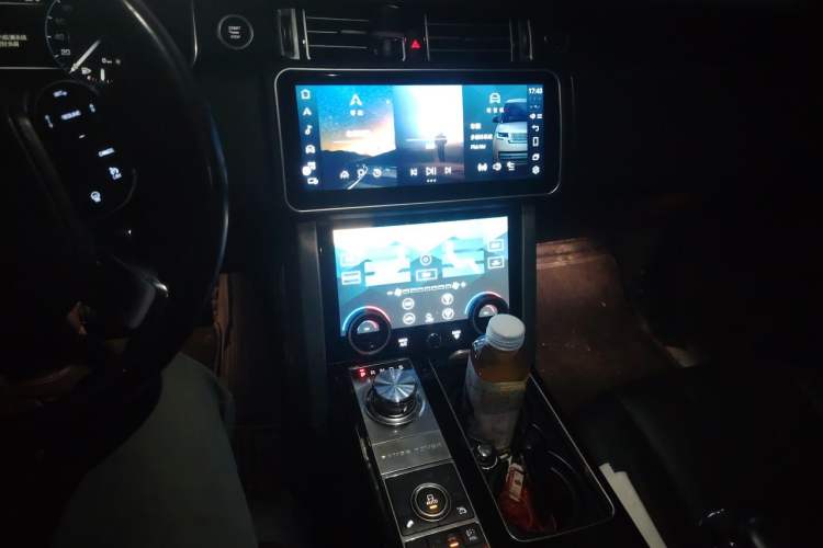 Used Land Rover Range Vogue 2013 3.0T Gasoline Parallel Import 5-Seater Audio And AC Panel