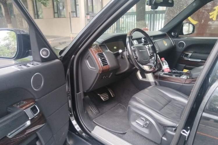 Used Land Rover Range Vogue 2013 5.0 V8 SC Vogue SE Driver Seat