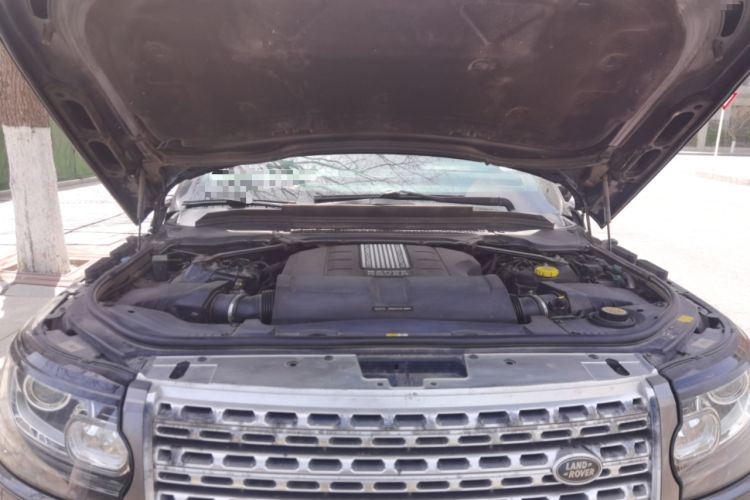 Used Land Rover Range Vogue 2013 5.0 V8 SC Vogue SE Engine Bay