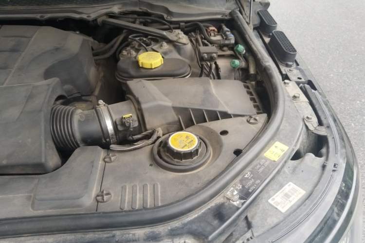 Used Land Rover Range Vogue 2013 5.0 V8 SC Vogue SE Engine Bay Left