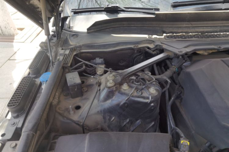 Used Land Rover Range Vogue 2013 5.0 V8 SC Vogue SE Engine Bay Right