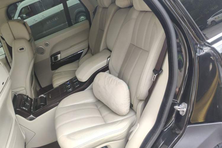 Used Land Rover Range Vogue 2013 5.0 V8 4-Seater U.S. Specification Left Rear Seat