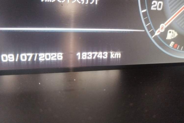 Used Land Rover Range Vogue 2013 5.0 V8 SC Vogue SE Odometer Close Up