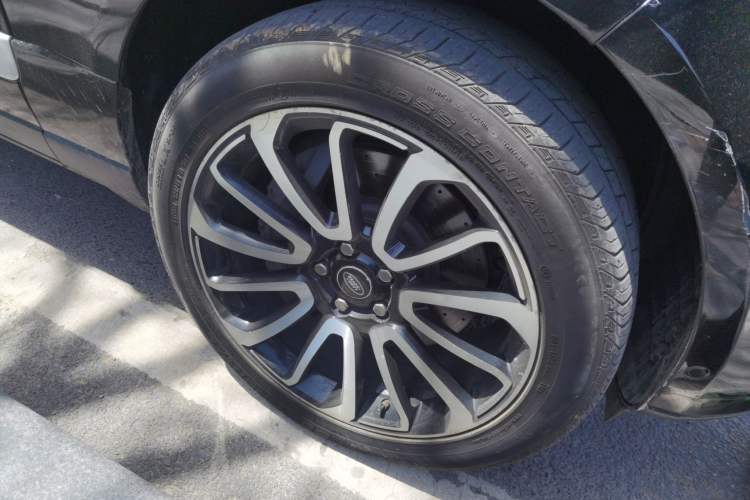 Used Land Rover Range Vogue 2013 5.0 V8 SC Vogue SE Right Front Wheel Hub
