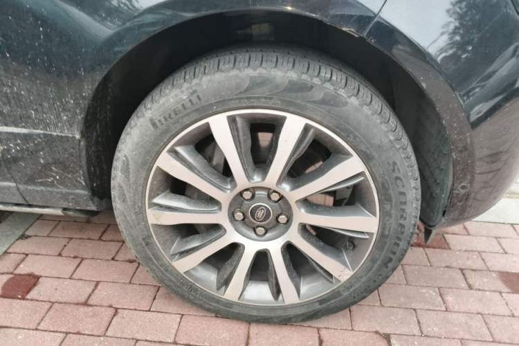 Used Land Rover Range Vogue  Right Front Wheel Hub