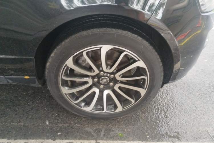 Used Land Rover Range Vogue 2013 5.0 V8 SC Vogue SE Right Front Wheel Hub