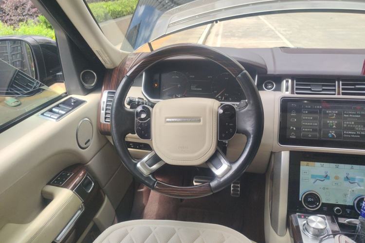 Used Land Rover Range Vogue 2013 5.0 V8 4-Seater U.S. Specification Steering Wheel