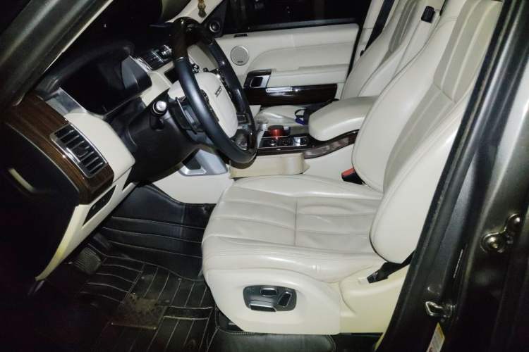 Used Land Rover Range Vogue  Left Front Seat
