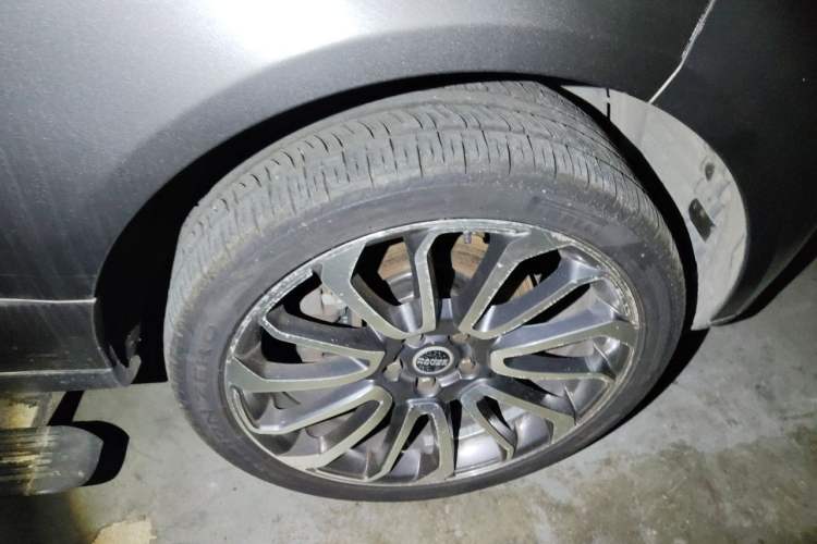 Used Land Rover Range Vogue  Right Front Wheel Hub