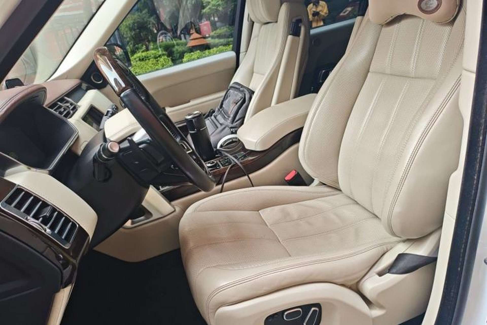 Used Land Rover Range Vogue 2013 5.0 V8 4-Seater U.S. Specification Left Front Seat