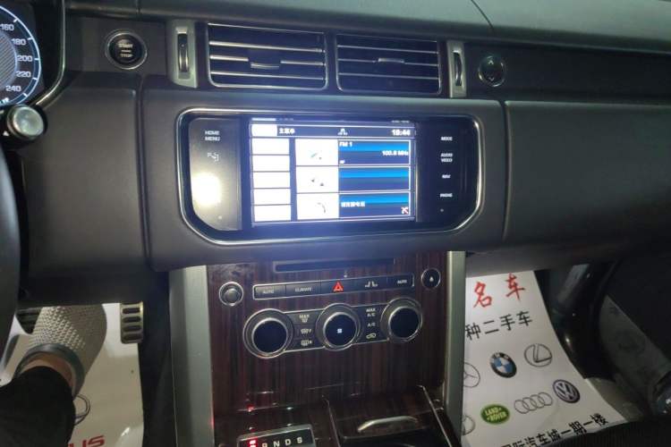 Used Land Rover Range Vogue  Audio And AC Panel