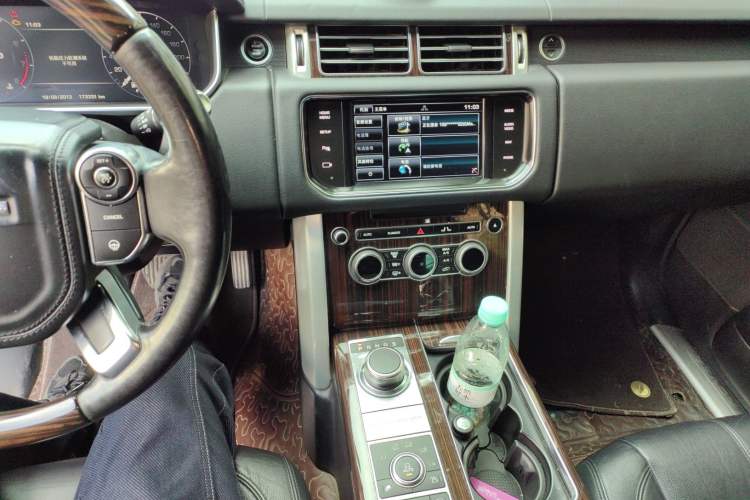 Used Land Rover Range Vogue 2014 3.0 V6 SC U.S.-Spec Version Audio And AC Panel