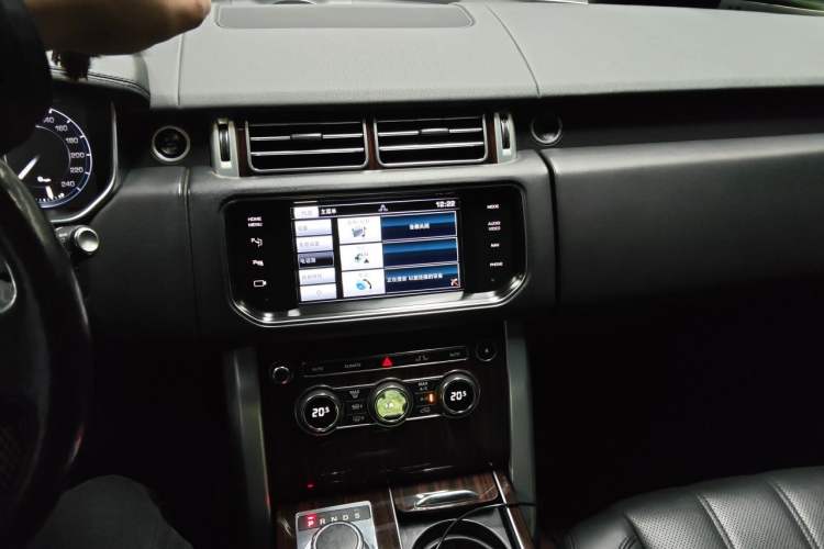 Used Land Rover Range Vogue 2014 3.0 V6 HSE U.S.-Spec Version Audio And AC Panel