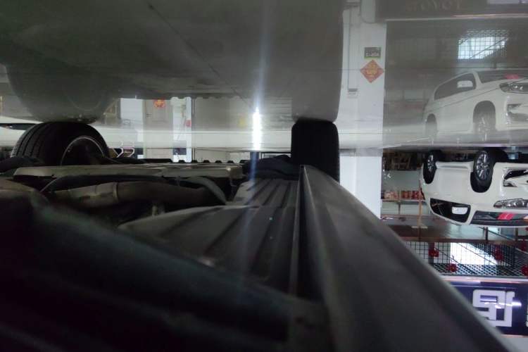 Used Land Rover Range Vogue  Chassis Rear Left