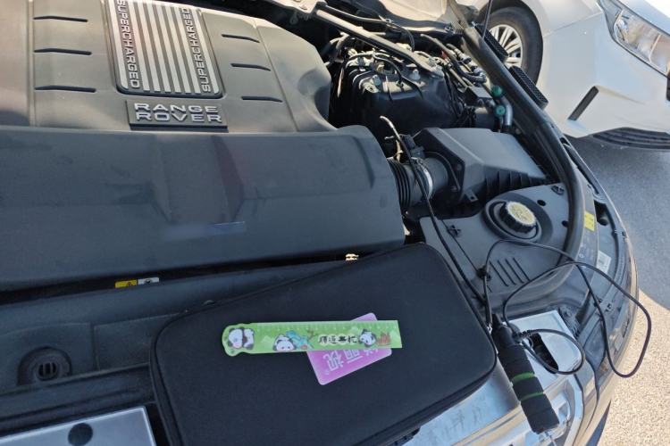 Used Land Rover Range Vogue 2014 3.0 V6 HSE U.S.-Spec Version Engine Bay Left