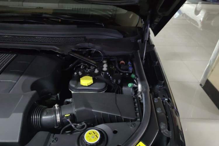 Used Land Rover Range Vogue  Engine Bay Left