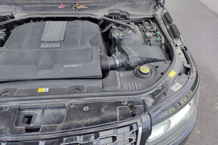 Used Land Rover Range Vogue 2014 3.0 V6 SC U.S.-Spec Version Engine Bay Left