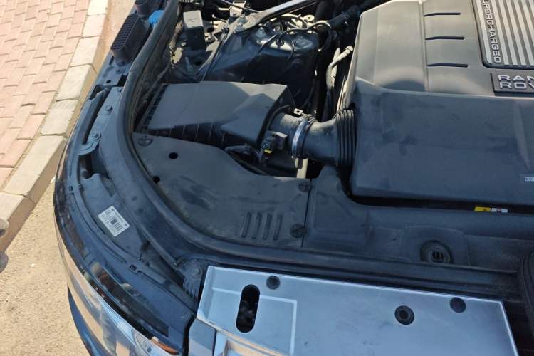 Used Land Rover Range Vogue 2014 3.0 V6 HSE U.S.-Spec Version Engine Bay Right