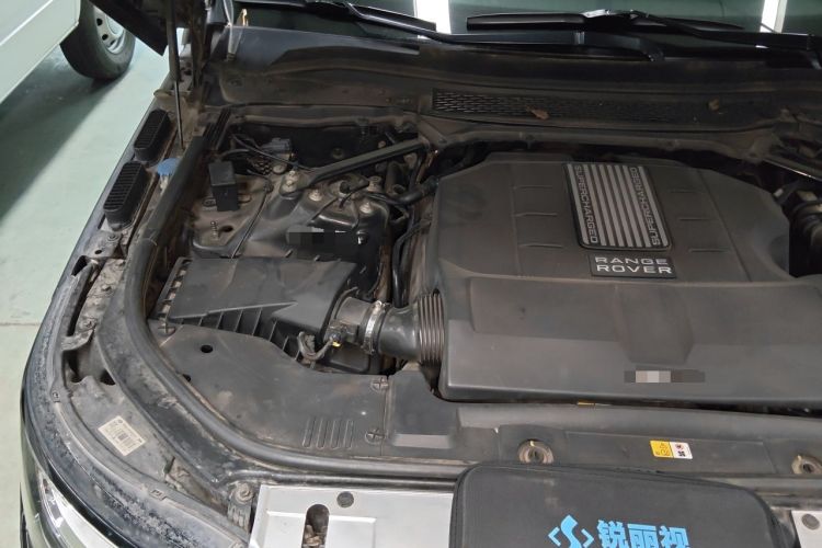 Used Land Rover Range Vogue 2014 3.0 V6 HSE U.S.-Spec Version Engine Bay Right
