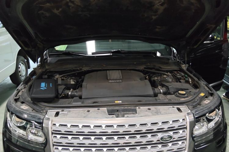 Used Land Rover Range Vogue 2014 3.0 V6 HSE U.S.-Spec Version Engine Bay