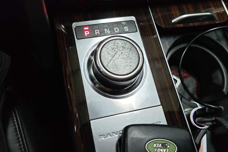 Used Land Rover Range Vogue 2014 3.0 V6 HSE U.S.-Spec Version Gear Lever