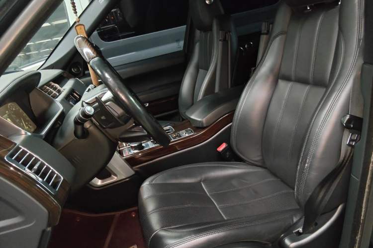 Used Land Rover Range Vogue 2014 3.0 V6 HSE U.S.-Spec Version Left Front Seat