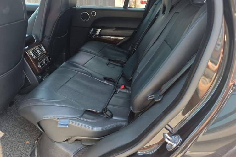 Used Land Rover Range Vogue 2014 3.0 V6 HSE U.S.-Spec Version Left Rear Seat