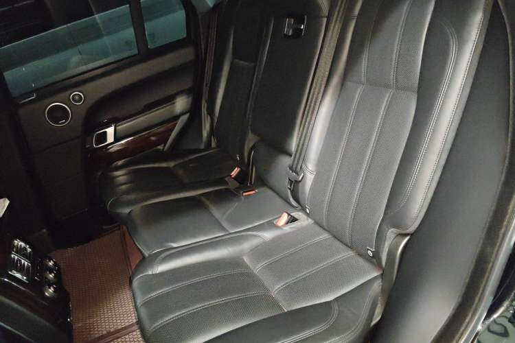 Used Land Rover Range Vogue 2014 3.0 V6 HSE U.S.-Spec Version Left Rear Seat
