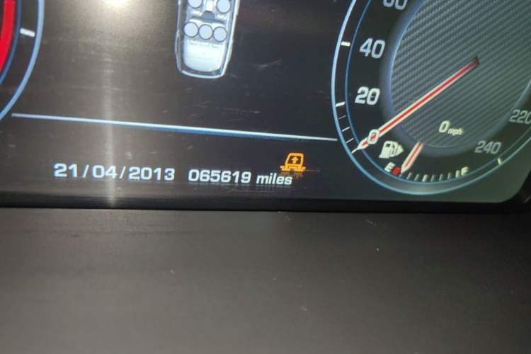 Used Land Rover Range Vogue  Odometer Close Up