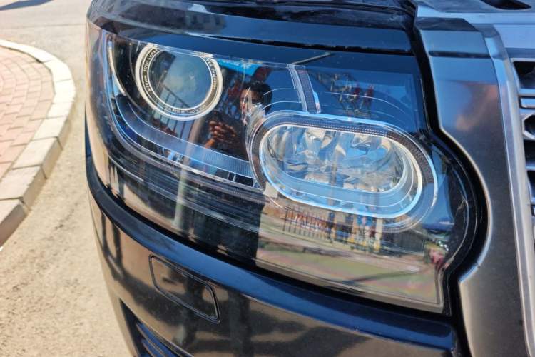 Used Land Rover Range Vogue 2014 3.0 V6 HSE U.S.-Spec Version Right Front Headlight