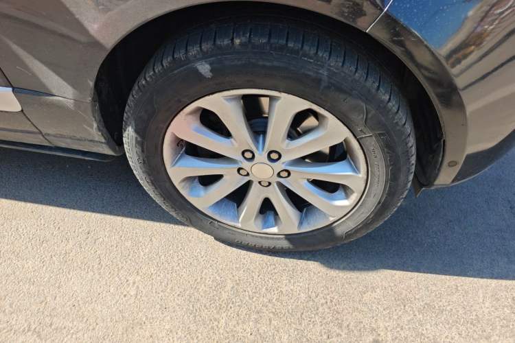 Used Land Rover Range Vogue 2014 3.0 V6 HSE U.S.-Spec Version Right Front Wheel Hub