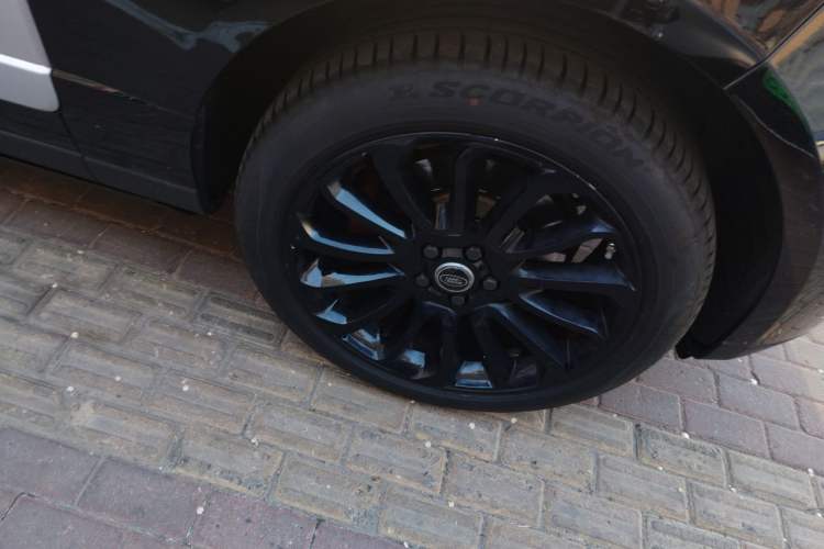 Used Land Rover Range Vogue  Right Front Wheel Hub
